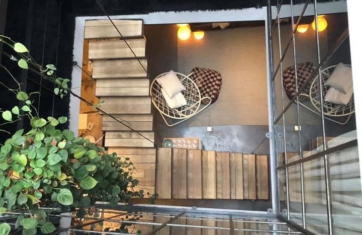 Trap Uit Steenschotten