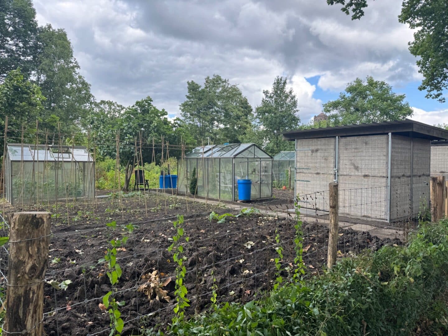Tuinhuisje Steenschotten Zijaanzicht